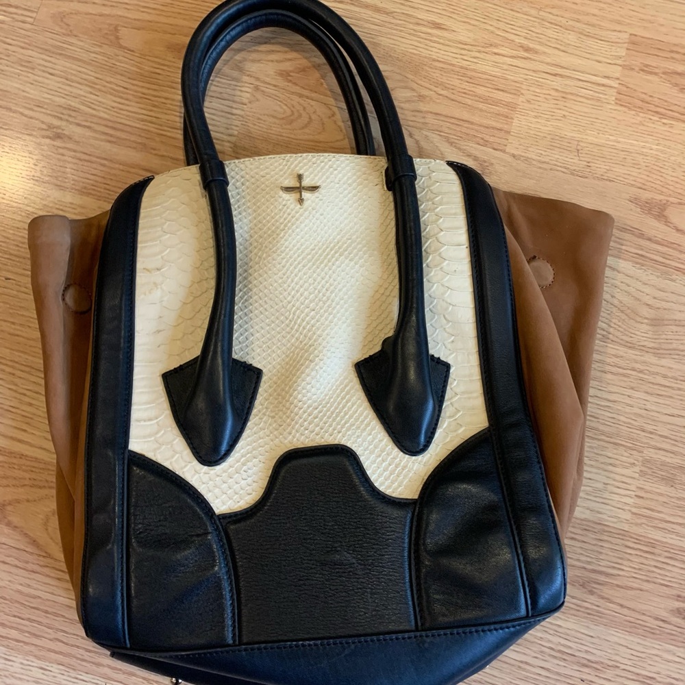 Pour La Victoire Handbag
